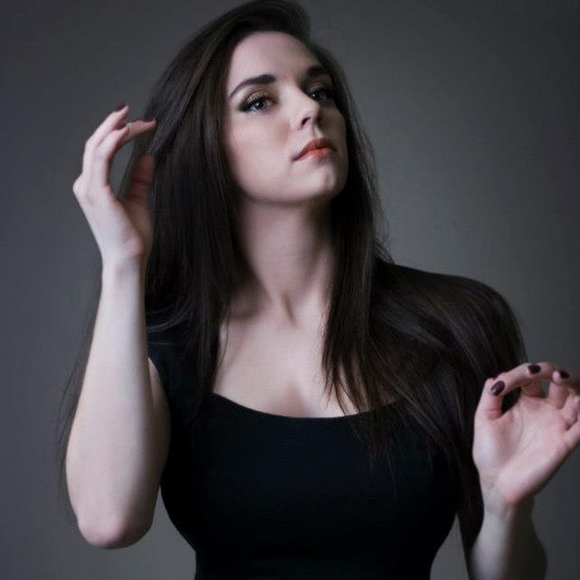 Meet your Posher, Lenore - Picture 1 of 1